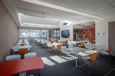 Hub_&_Co-Classe-vide_1.jpg
